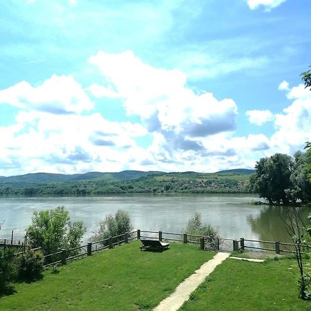 Captain'S House By The Danube River Cerevic Bagian luar foto