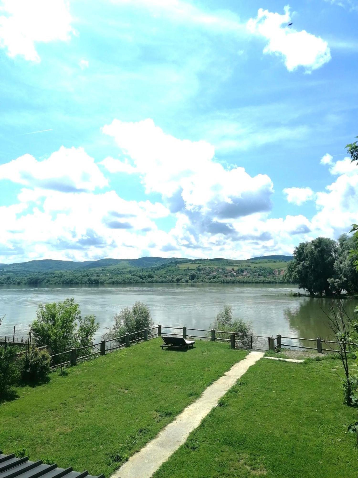 Captain'S House By The Danube River Cerevic Bagian luar foto